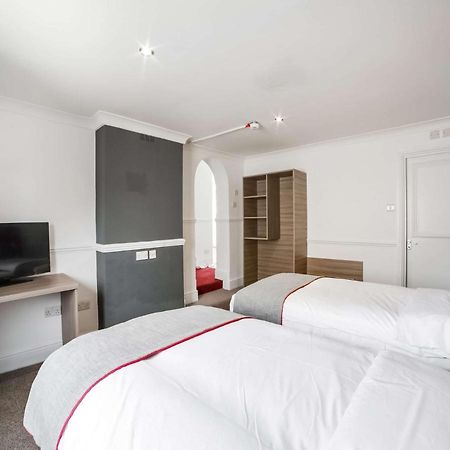 The Connaught Hotel Wolverhampton Exterior photo