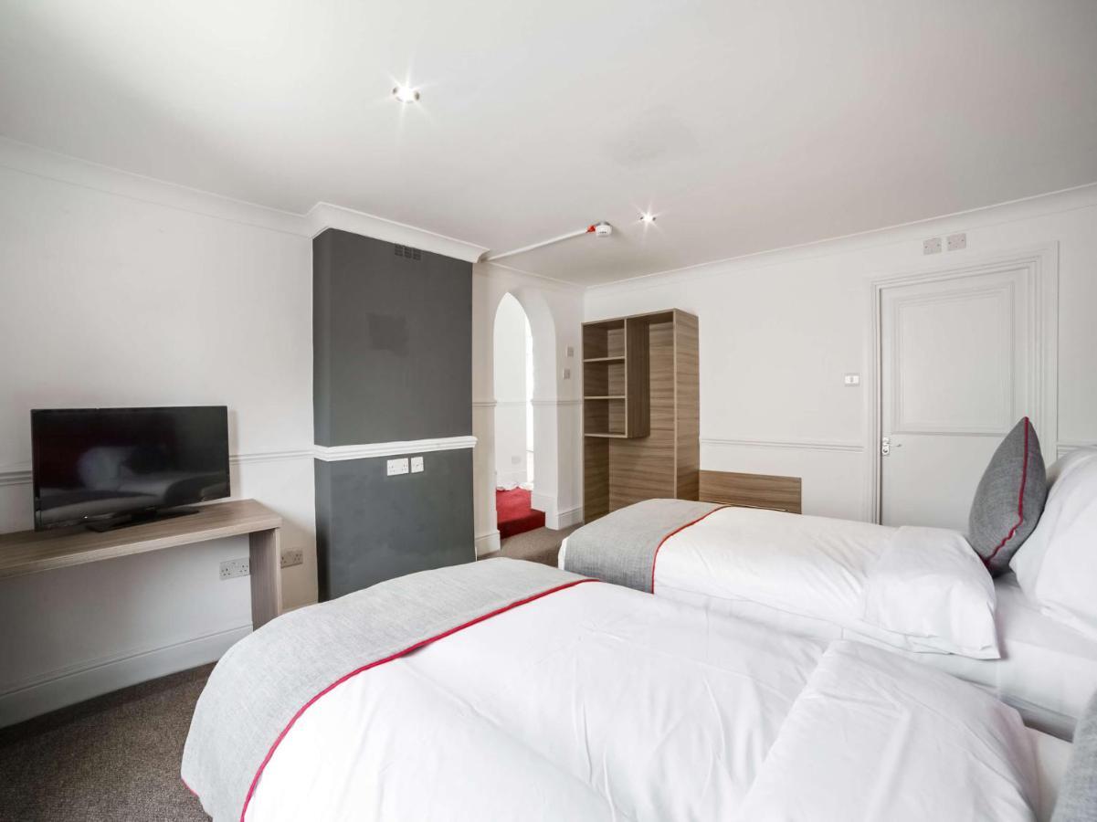 The Connaught Hotel Wolverhampton Exterior photo